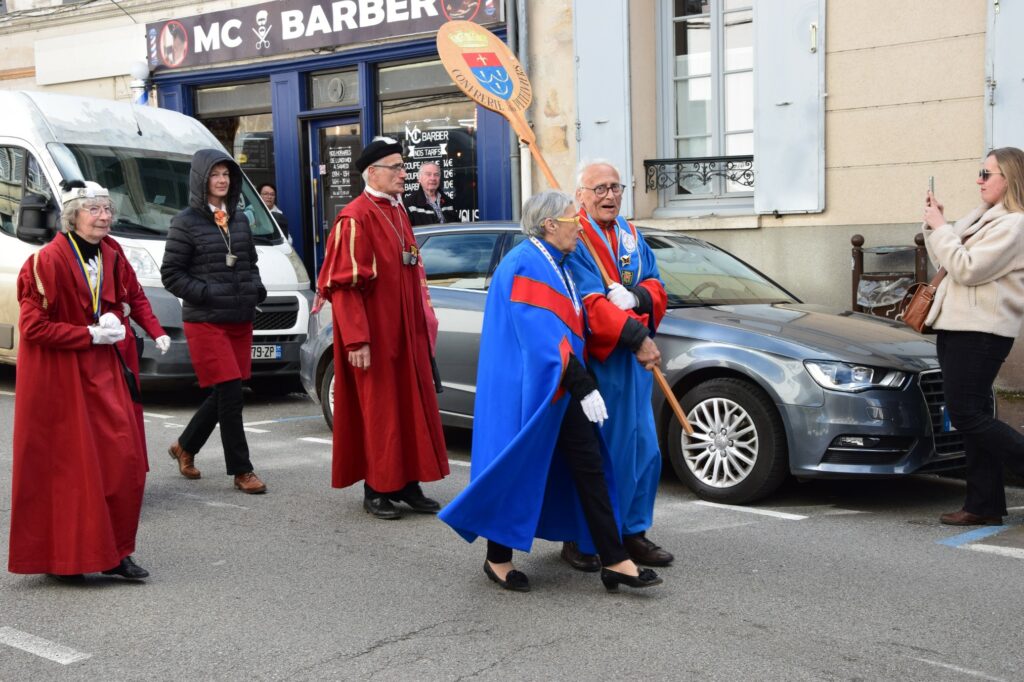 02 défilé dans Houdan (10)