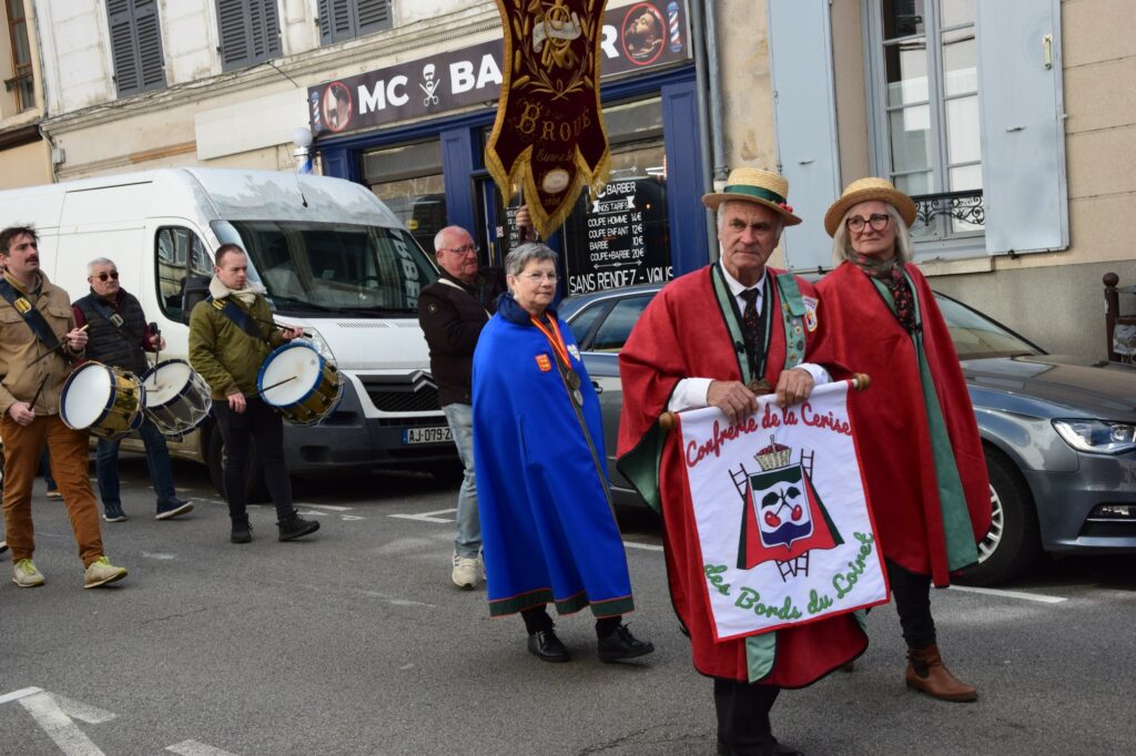 02 défilé dans Houdan (12)